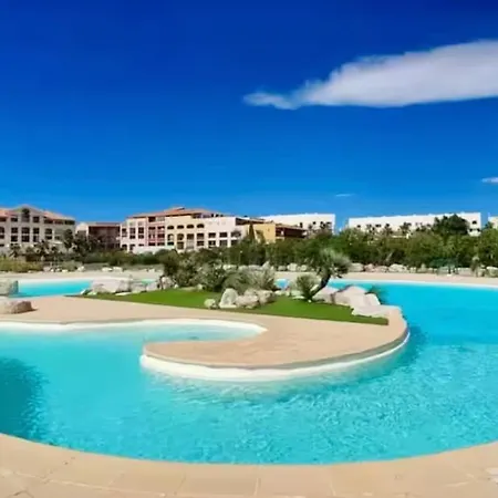 Lamoma 4 Person Air-conditioned Beachfront&lagoon Pool