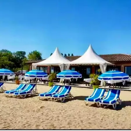 Lamoma 4 Person Air-conditioned Beachfront&lagoon Pool